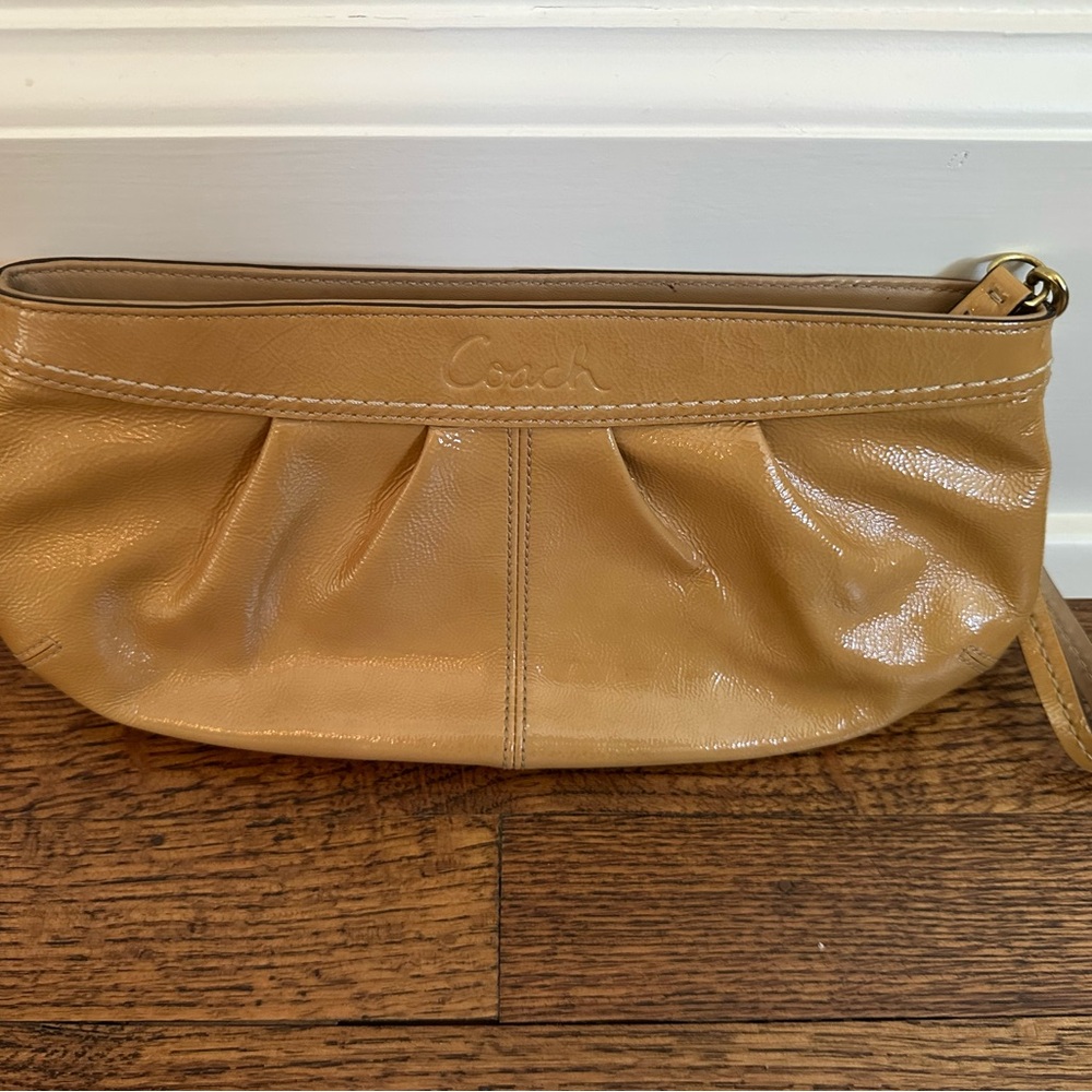 Coach Beige mustard camel vintage clutch Leather Wristlet circa 2009 patent